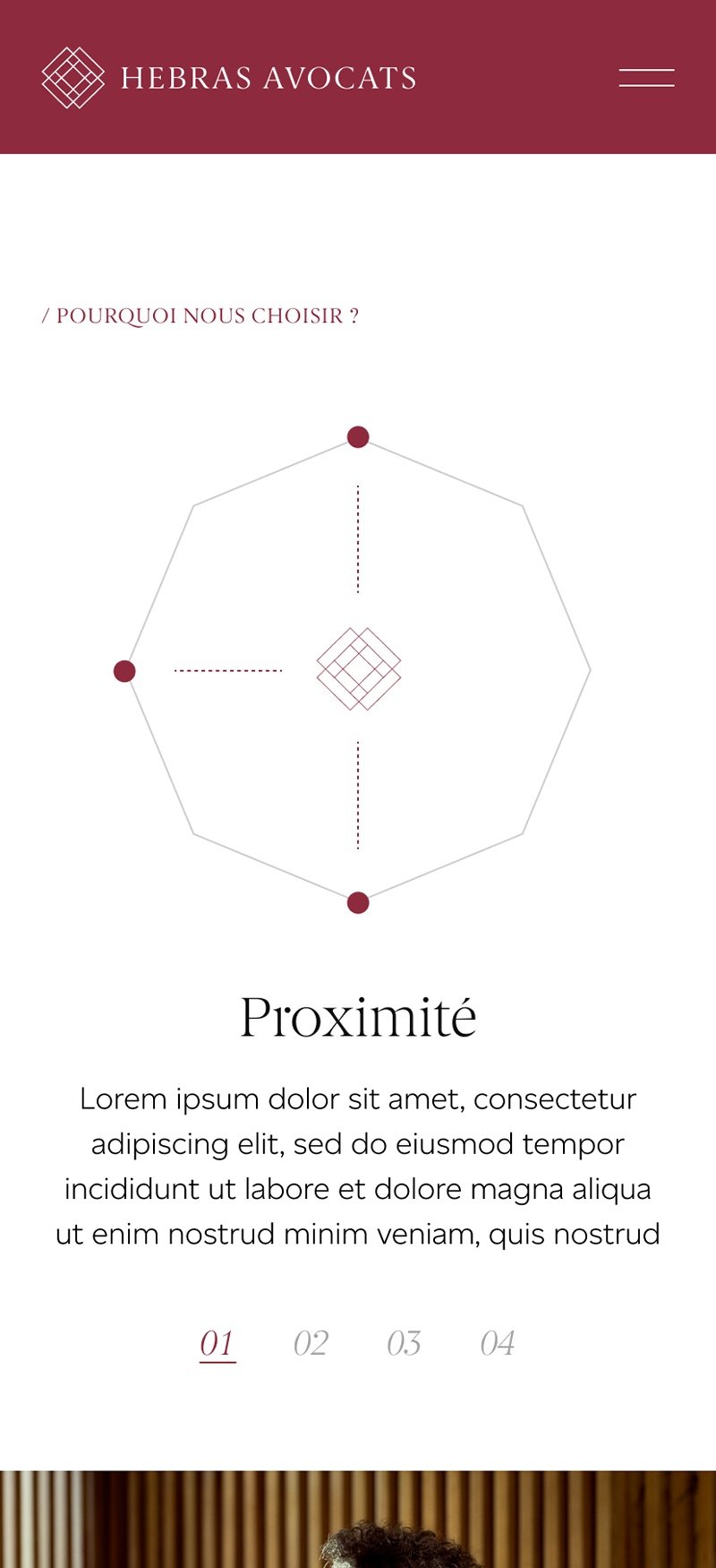 Hebras Avocats. Section « Pourquoi nous choisir ? » sur mobile : un octogone tracé autour du losange du logo introduit le premier argument, Proximité, sur quatre.